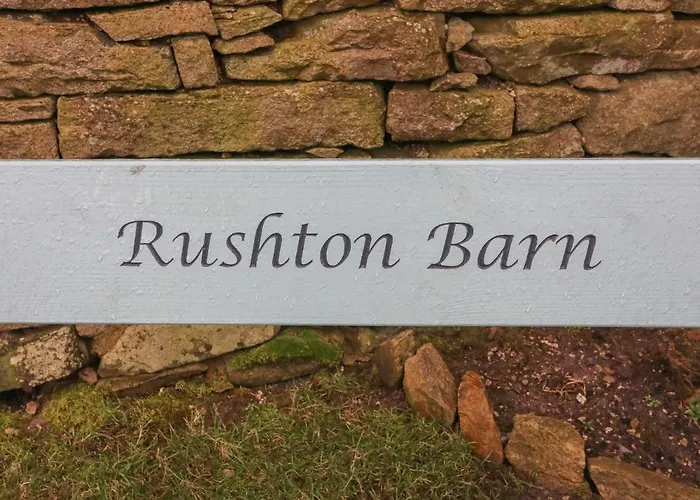 Rushton Barn Settle