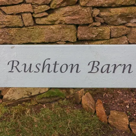 Rushton Barn Settle